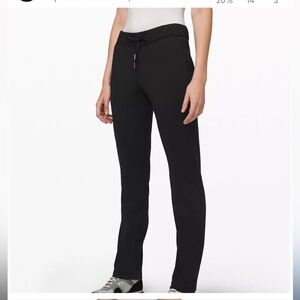 Lululemon On the Fly Pant. Black. Size 4.